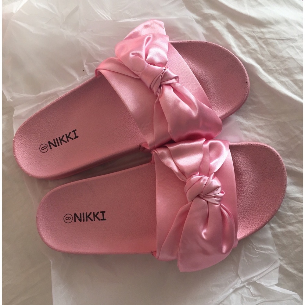Pink bow slides 💋